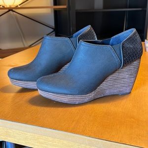 Black wedges, Dr Scholl’s. Worn once. Size 9